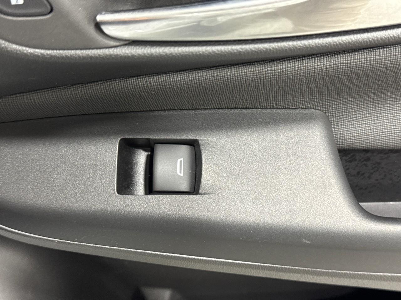 Buick Envista Vehicle Full-screen Gallery Image 21