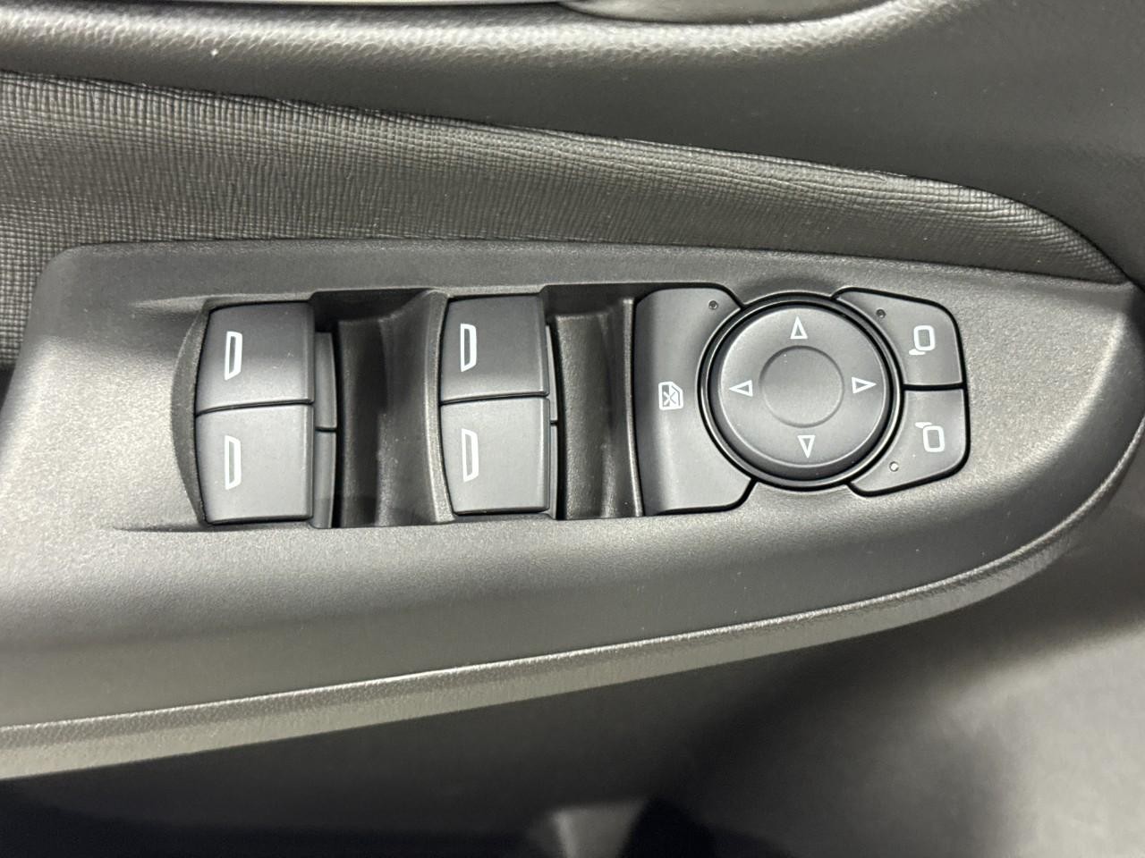 Buick Envista Vehicle Full-screen Gallery Image 23