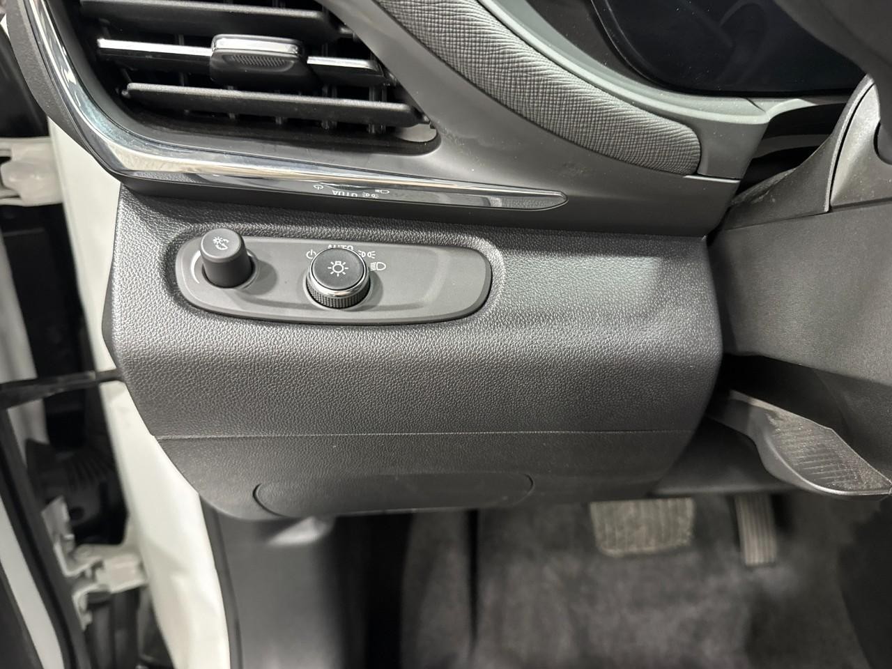 Buick Envista Vehicle Full-screen Gallery Image 27