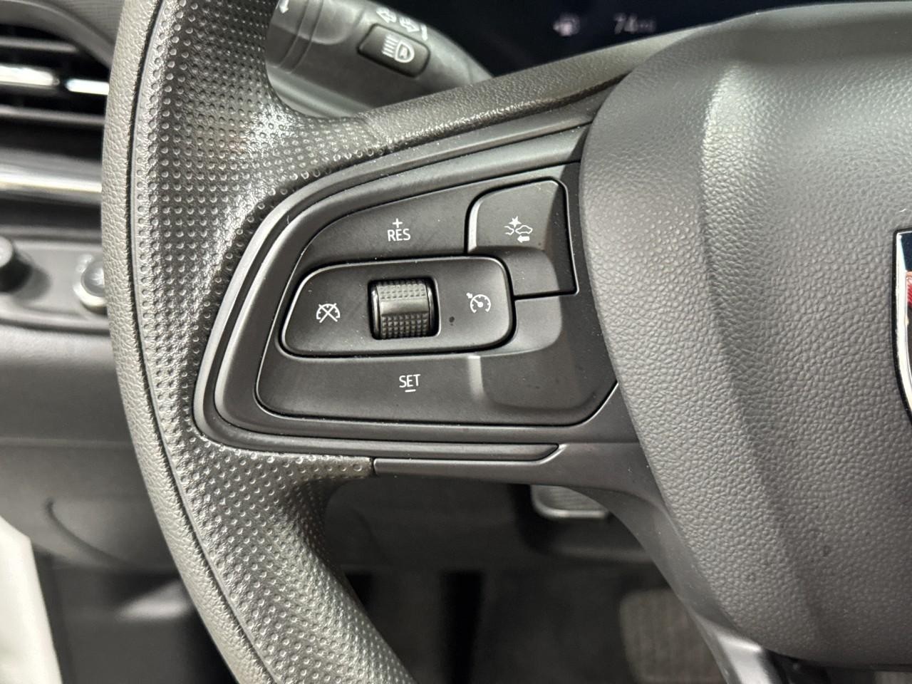 Buick Envista Vehicle Full-screen Gallery Image 28