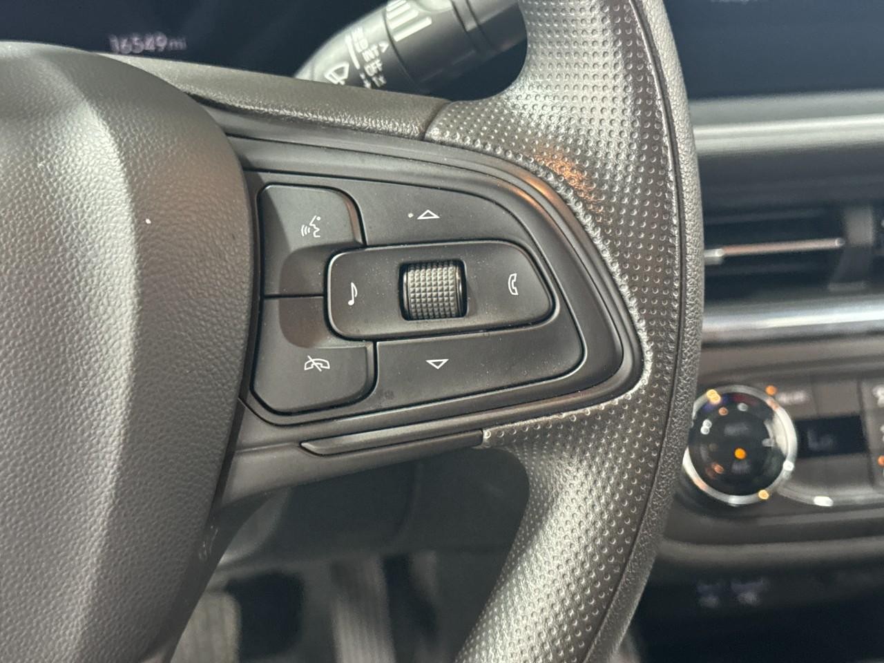 Buick Envista Vehicle Full-screen Gallery Image 29