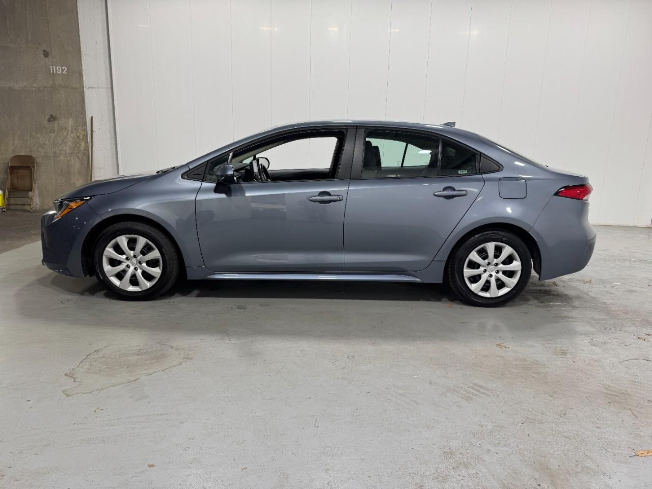Toyota Corolla Vehicle Full-screen Gallery Image 2