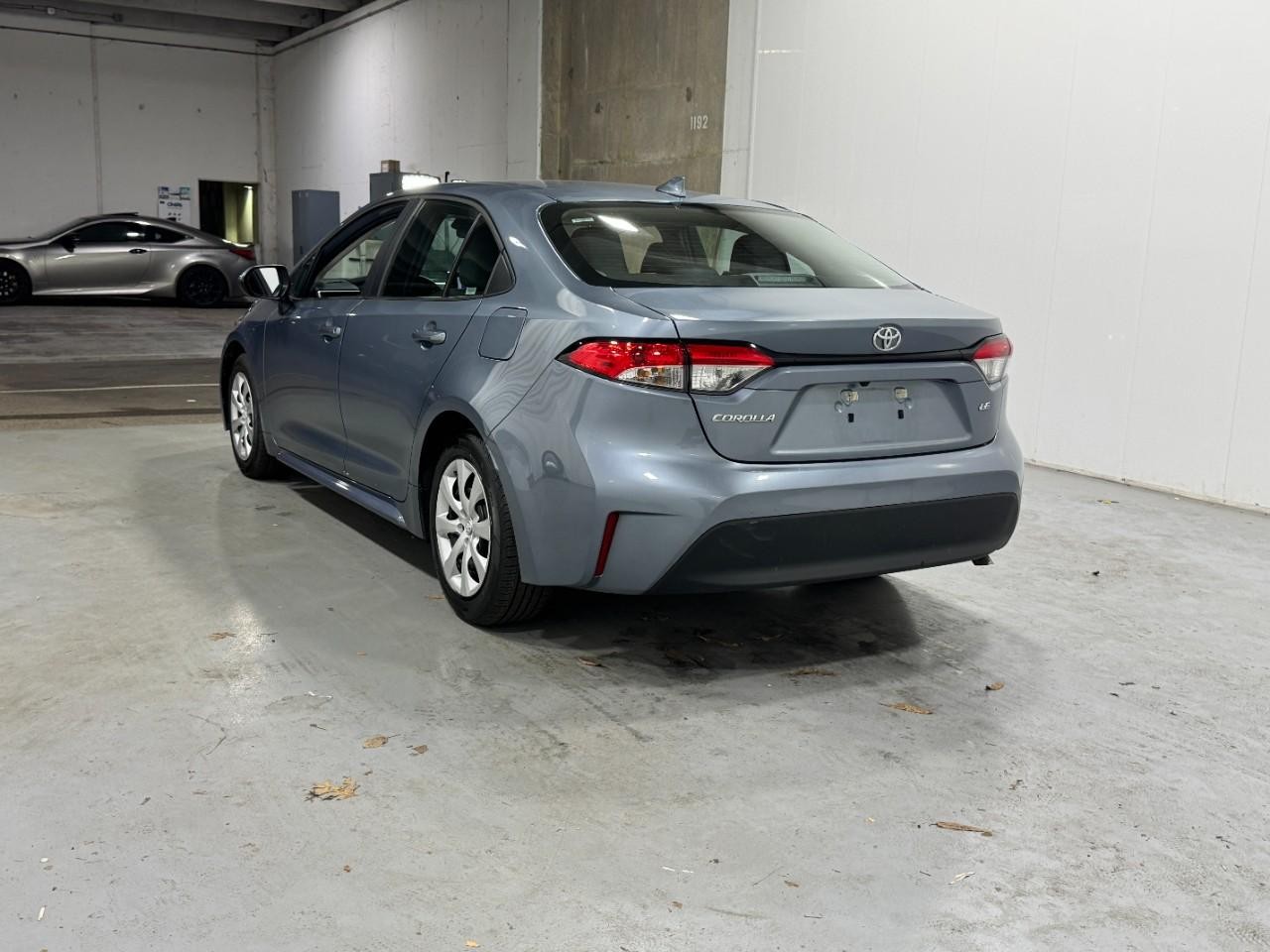 Toyota Corolla Vehicle Full-screen Gallery Image 3