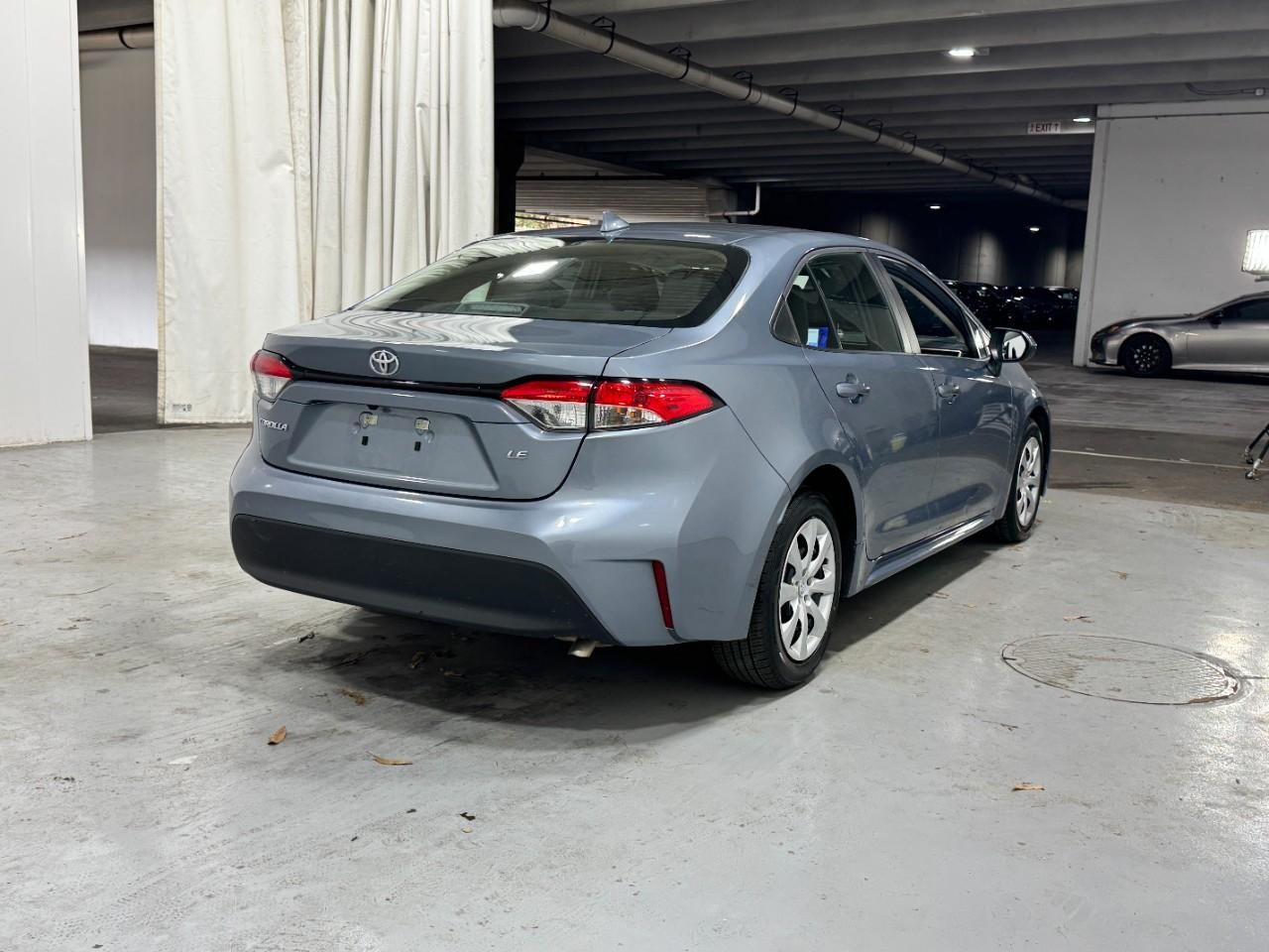 Toyota Corolla Vehicle Full-screen Gallery Image 4
