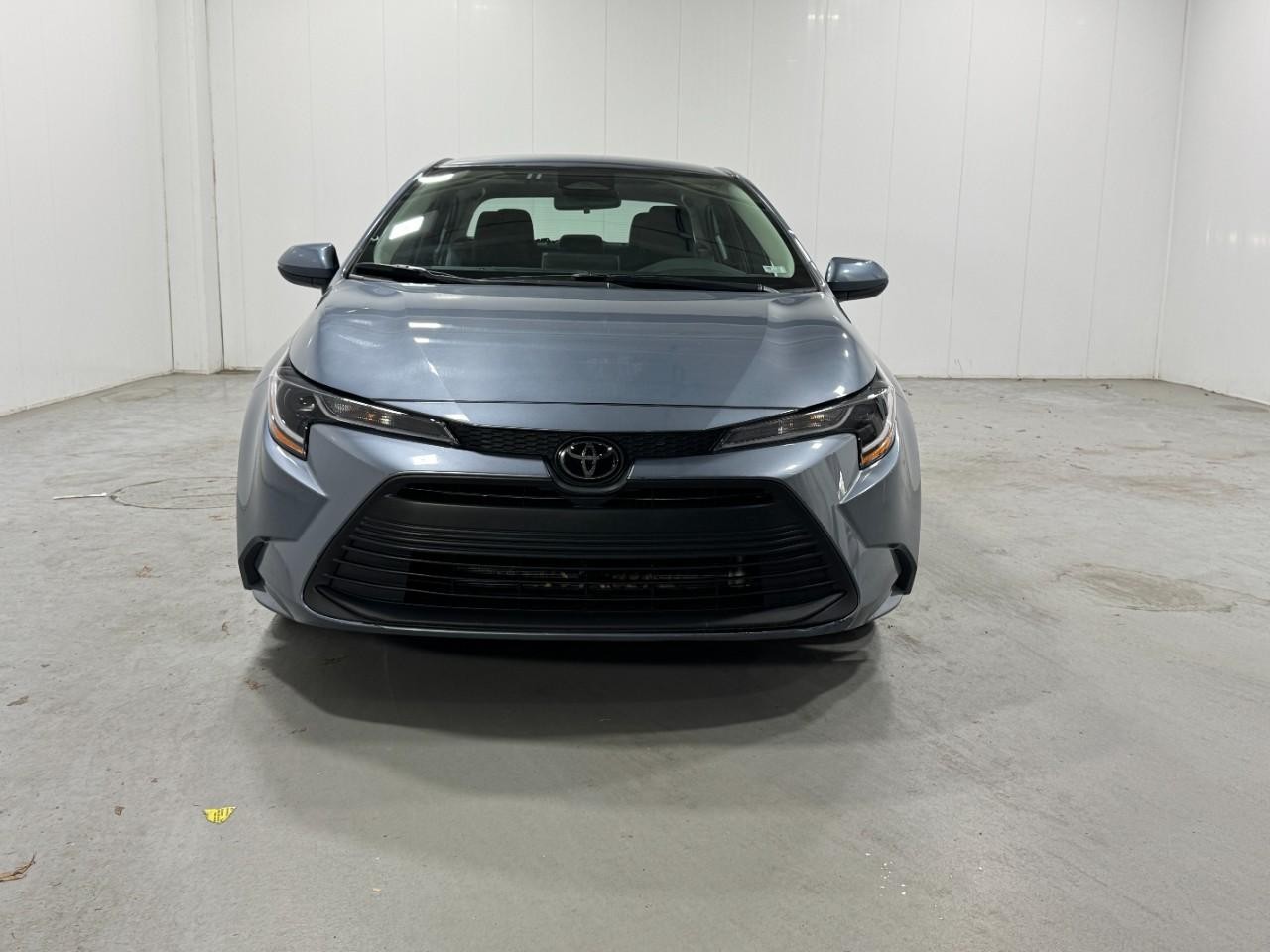 Toyota Corolla Vehicle Full-screen Gallery Image 7