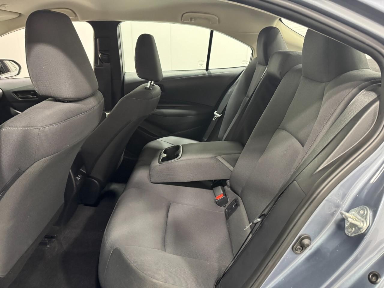 Toyota Corolla Vehicle Full-screen Gallery Image 8