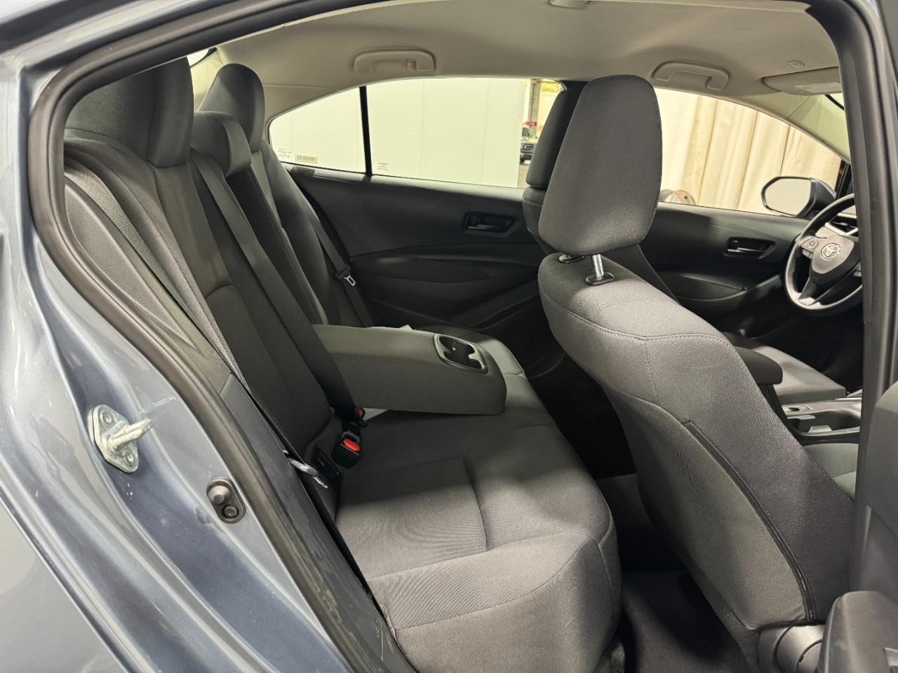 Toyota Corolla Vehicle Full-screen Gallery Image 10