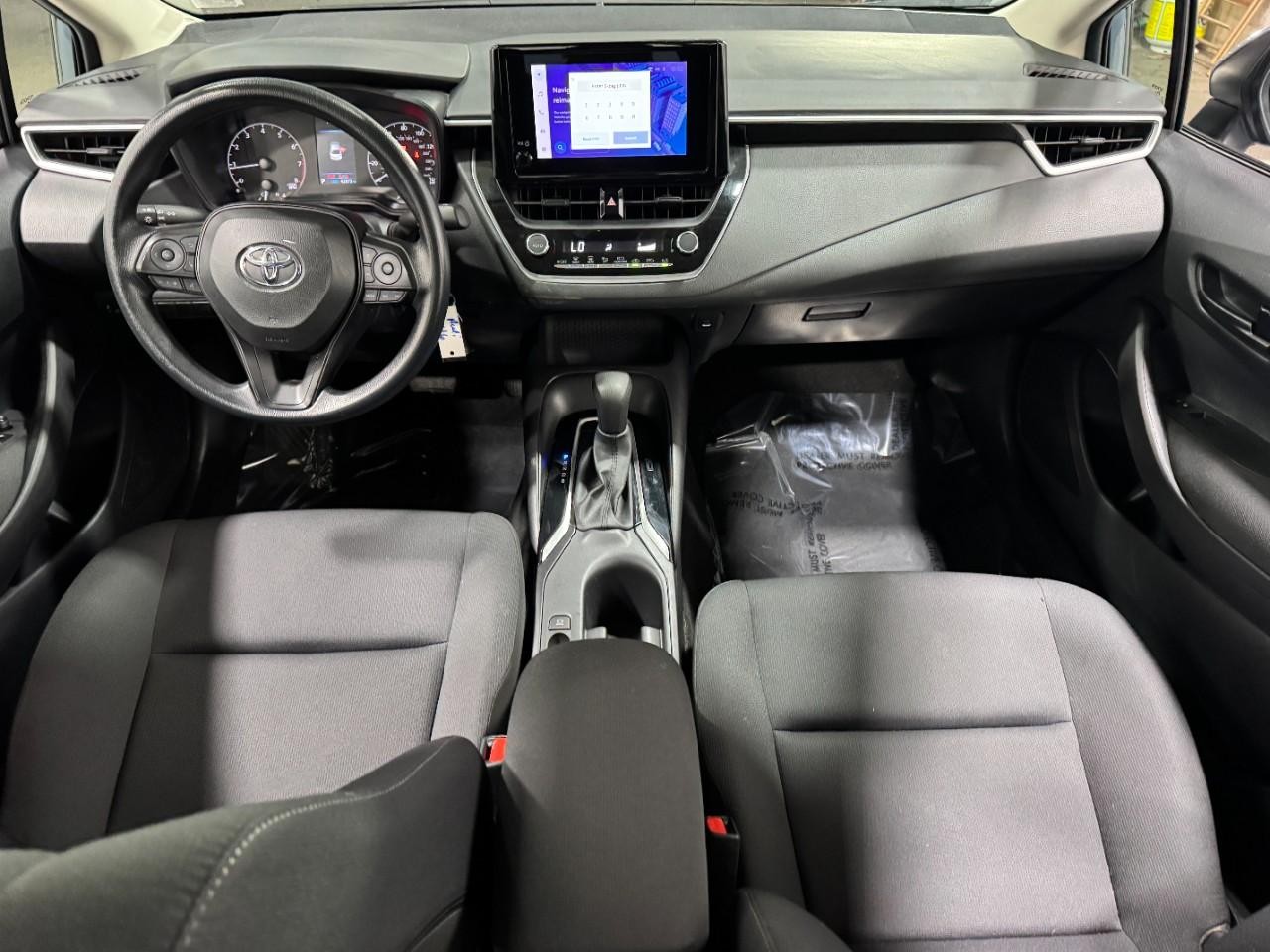 Toyota Corolla Vehicle Full-screen Gallery Image 11