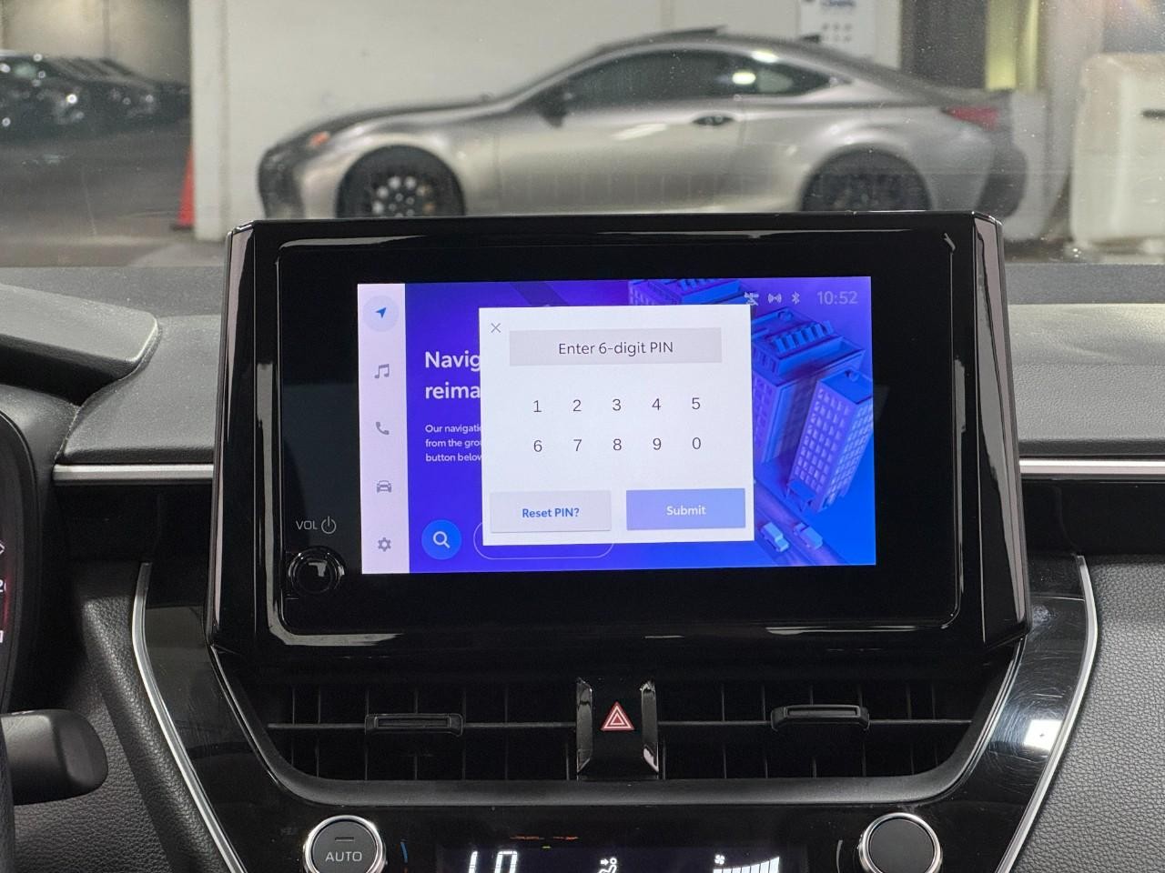 Toyota Corolla Vehicle Full-screen Gallery Image 13
