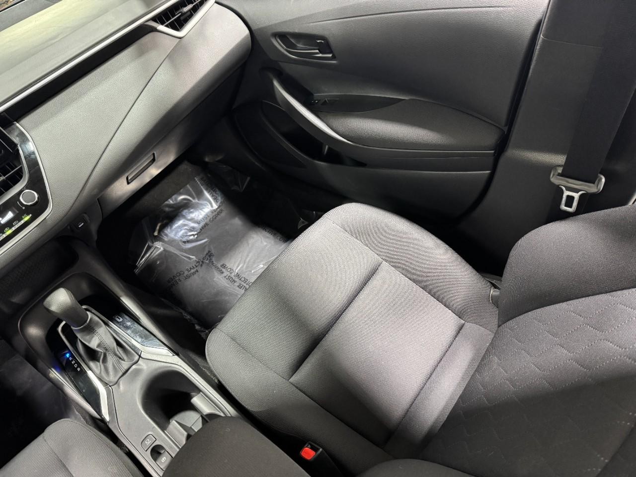 Toyota Corolla Vehicle Full-screen Gallery Image 16