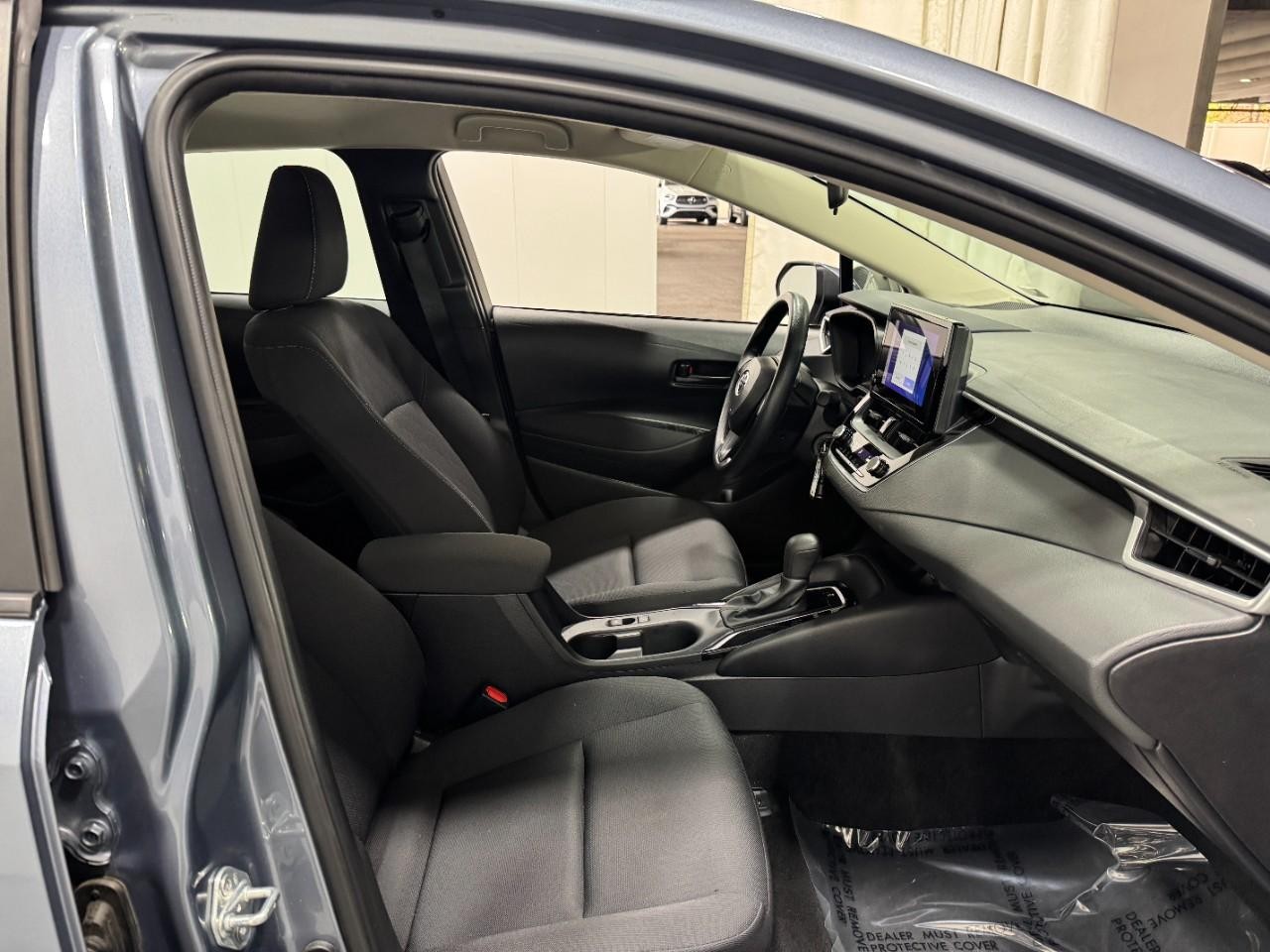 Toyota Corolla Vehicle Full-screen Gallery Image 17