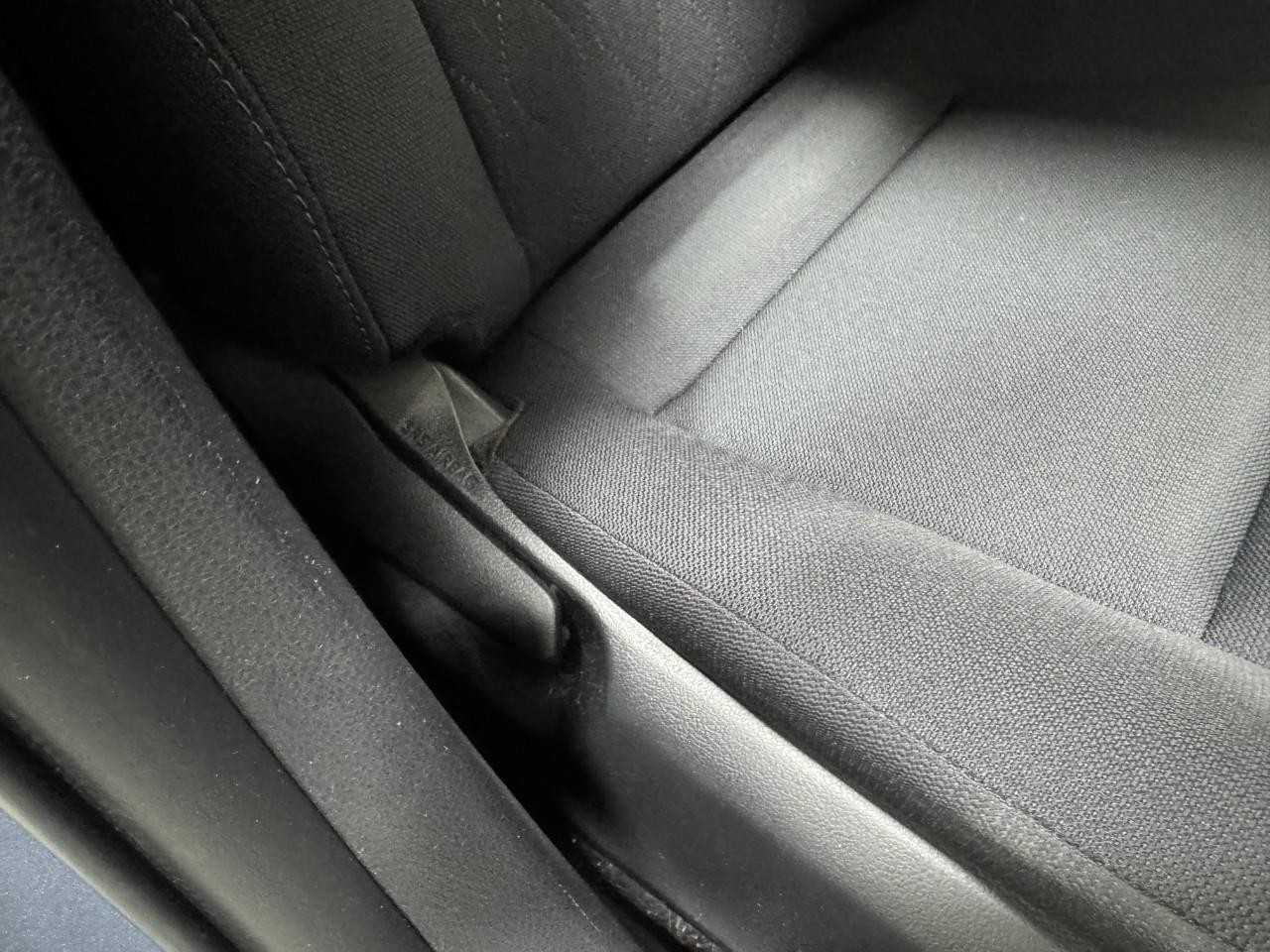 Toyota Corolla Vehicle Full-screen Gallery Image 19