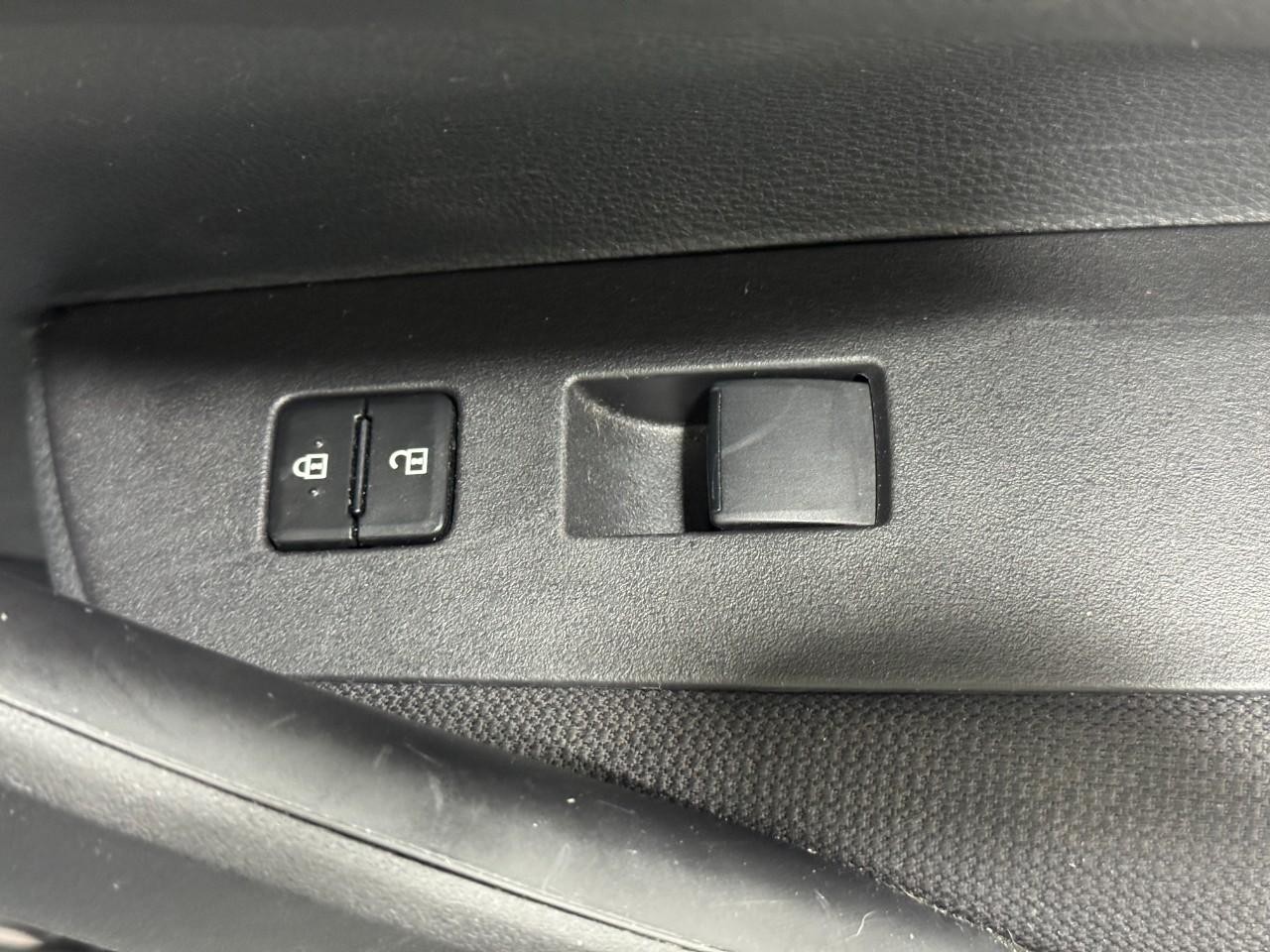 Toyota Corolla Vehicle Full-screen Gallery Image 21