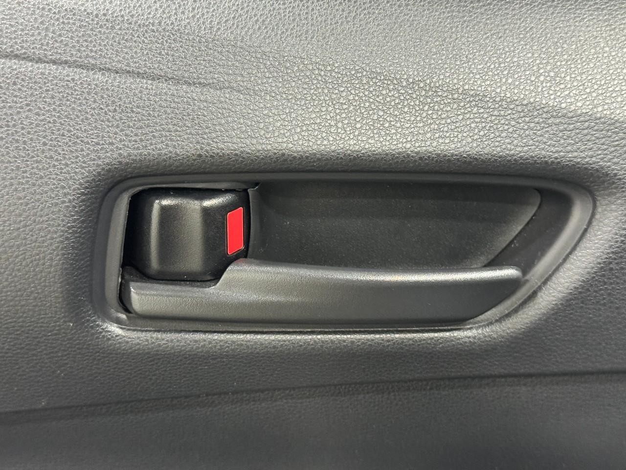 Toyota Corolla Vehicle Full-screen Gallery Image 22