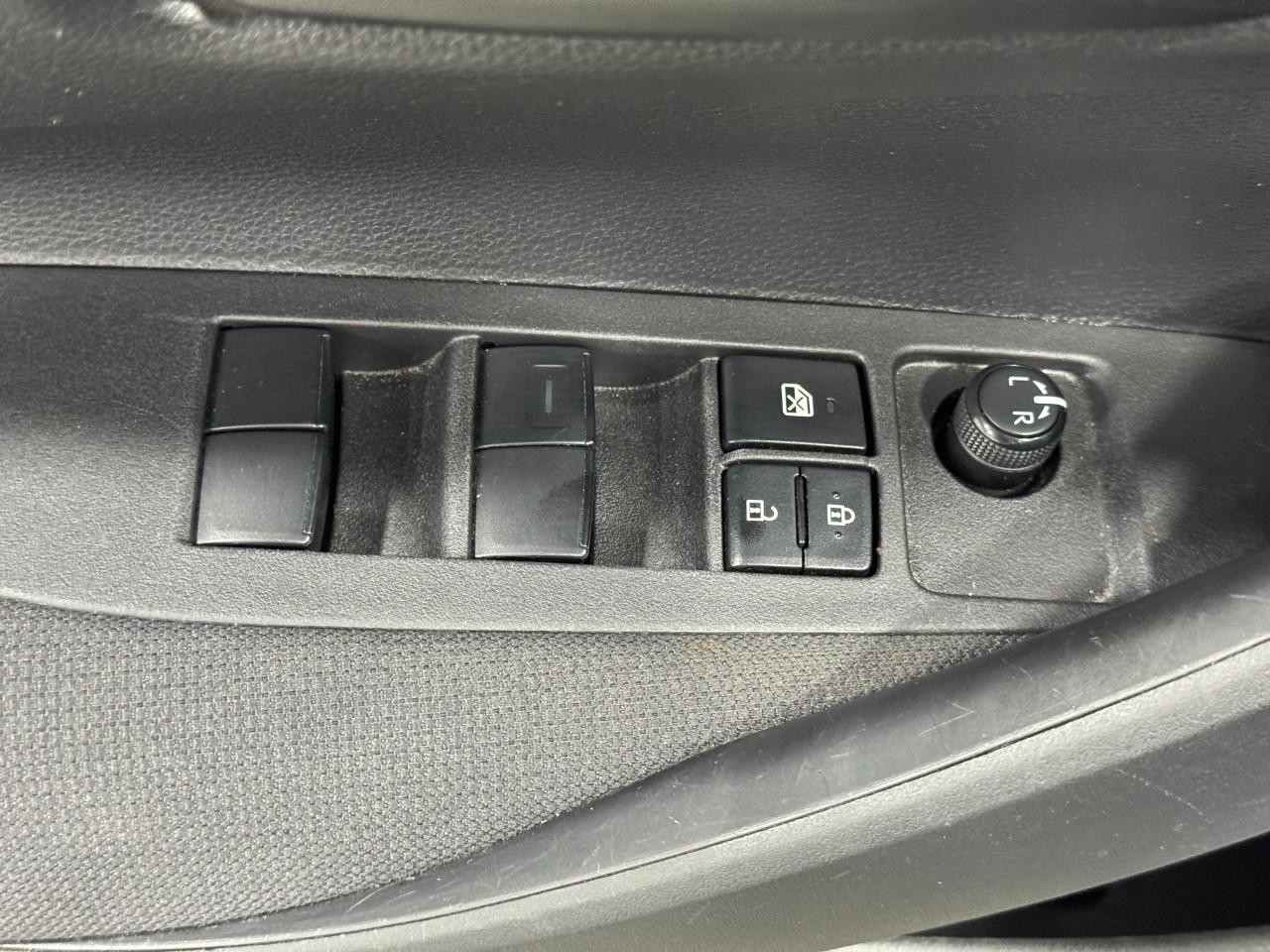 Toyota Corolla Vehicle Full-screen Gallery Image 23
