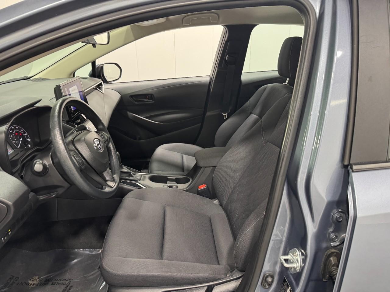 Toyota Corolla Vehicle Full-screen Gallery Image 24