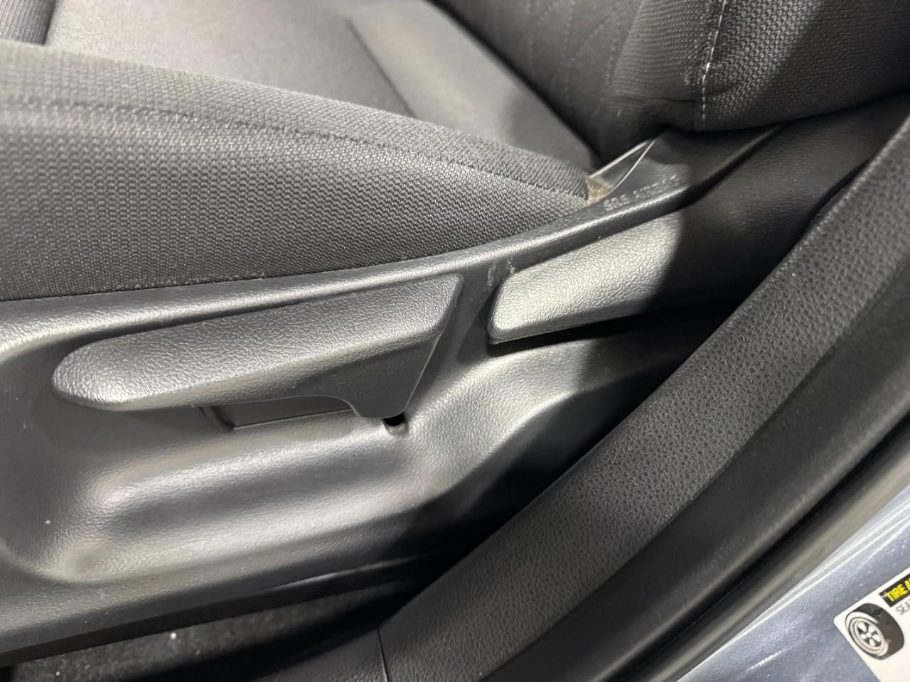 Toyota Corolla Vehicle Full-screen Gallery Image 26