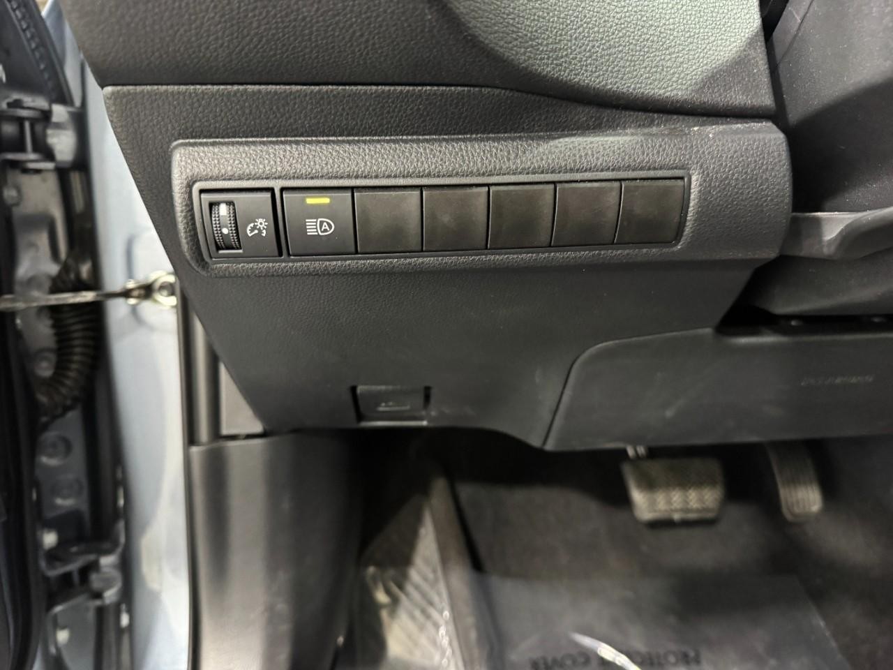 Toyota Corolla Vehicle Full-screen Gallery Image 27