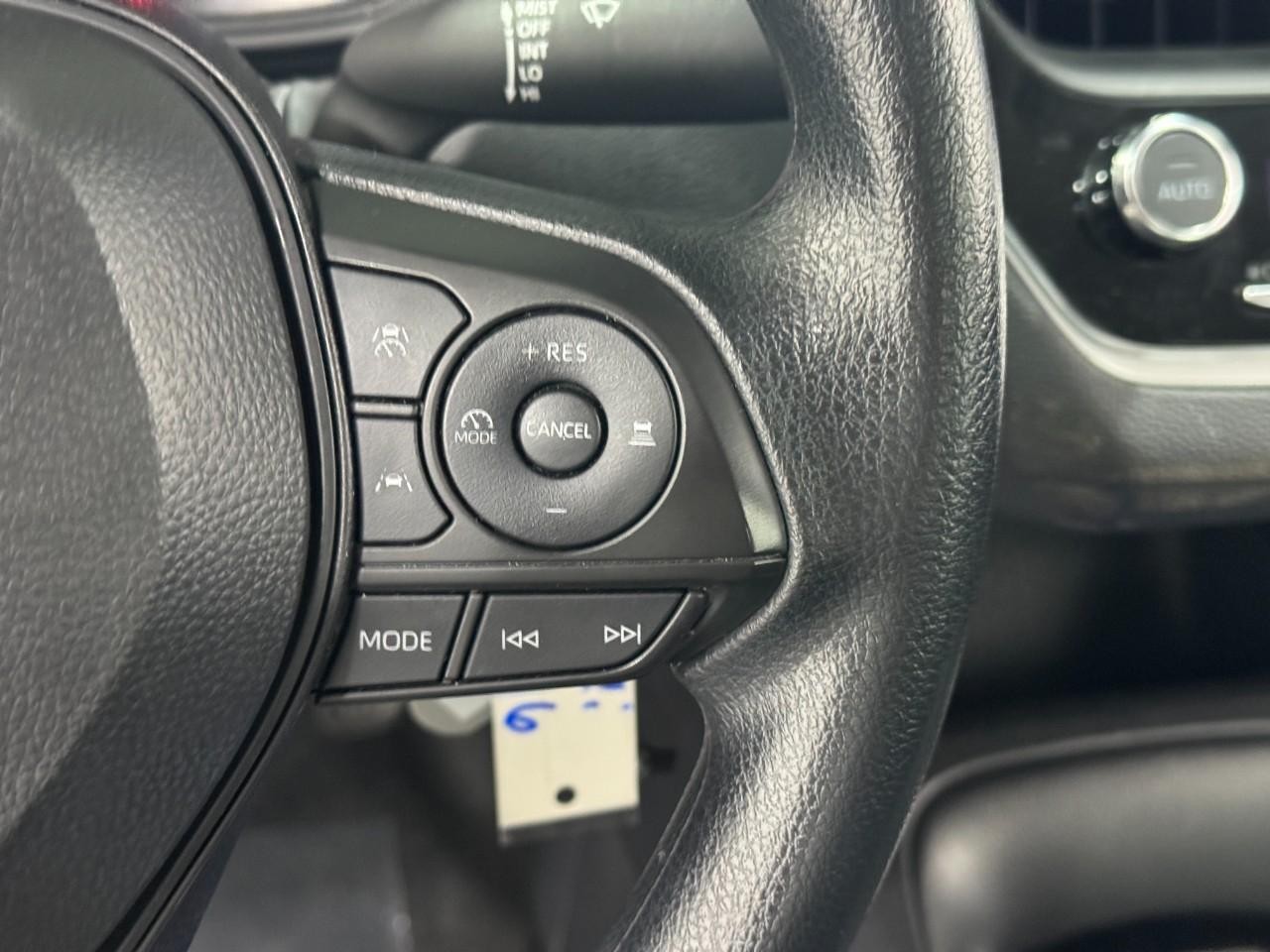 Toyota Corolla Vehicle Full-screen Gallery Image 29
