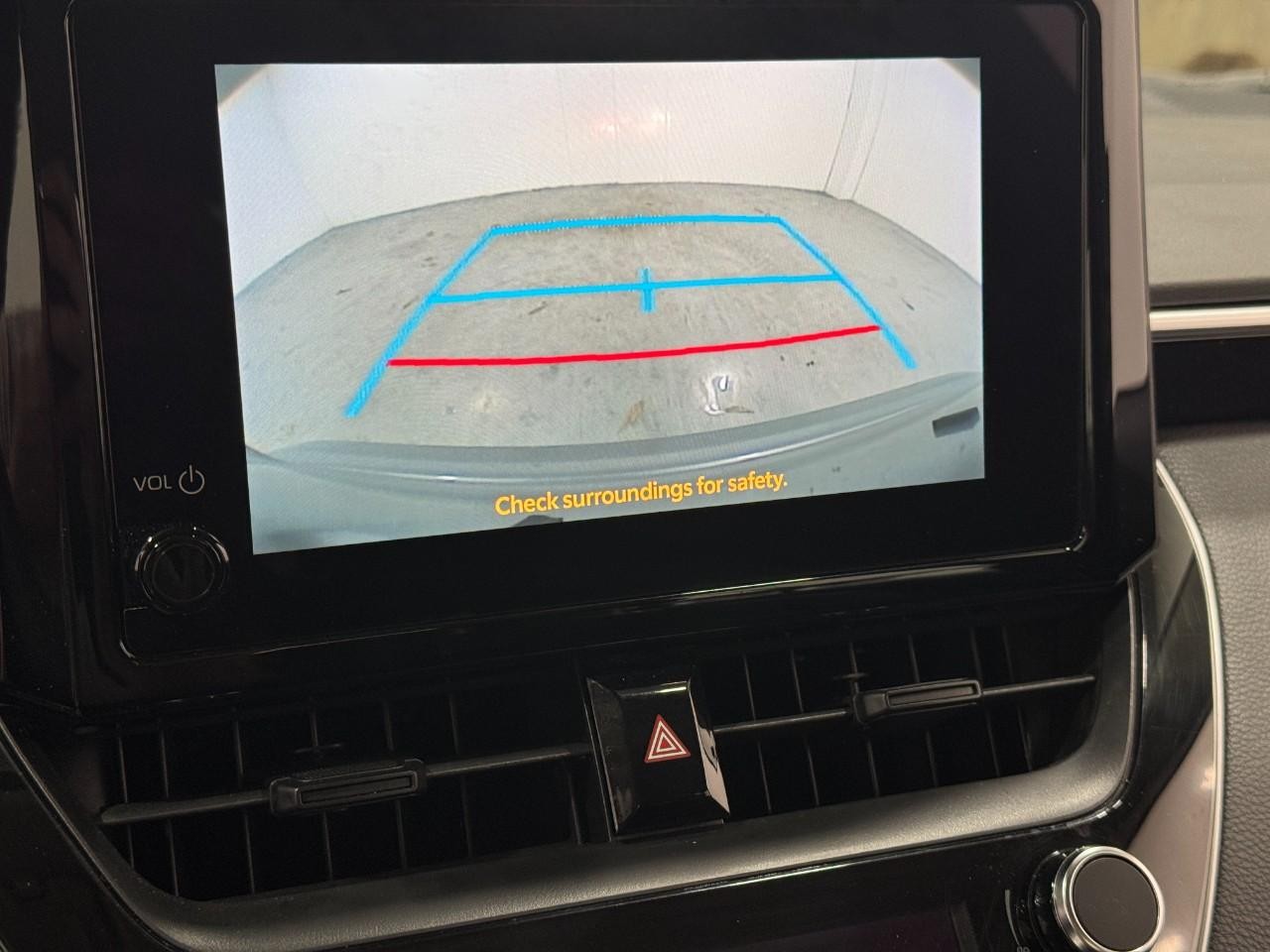 Toyota Corolla Vehicle Full-screen Gallery Image 31