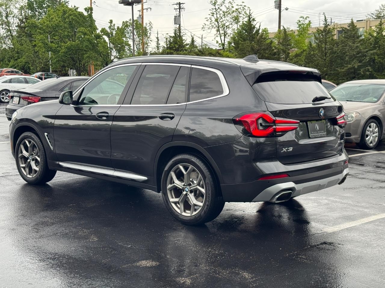 BMW X3 Vehicle Full-screen Gallery Image 3