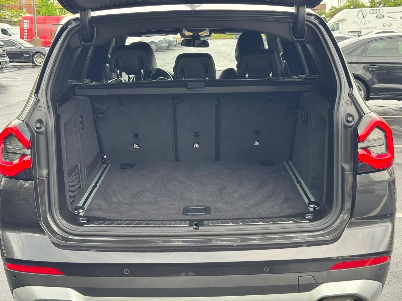 BMW X3 Vehicle Full-screen Gallery Image 4