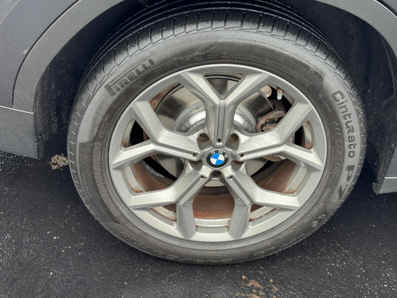 BMW X3 Vehicle Full-screen Gallery Image 5