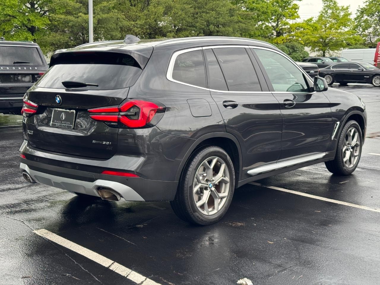 BMW X3 Vehicle Full-screen Gallery Image 6