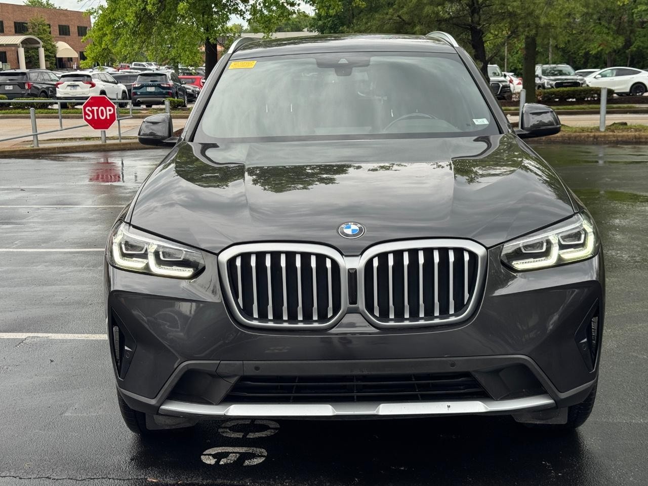 BMW X3 Vehicle Full-screen Gallery Image 8