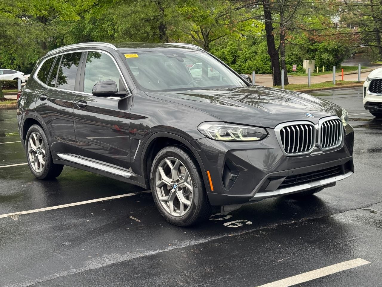 BMW X3 Vehicle Full-screen Gallery Image 9