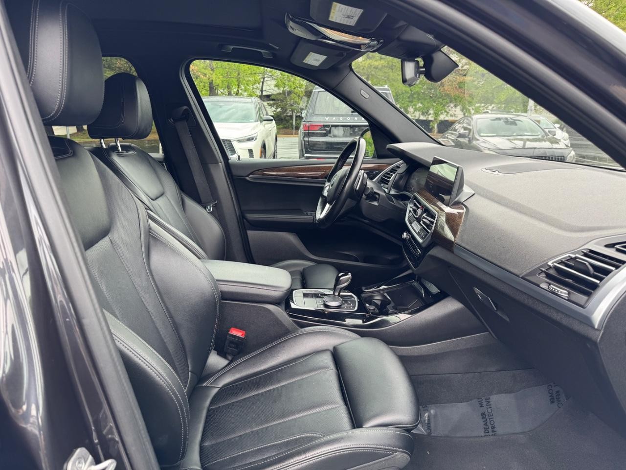 BMW X3 Vehicle Full-screen Gallery Image 11