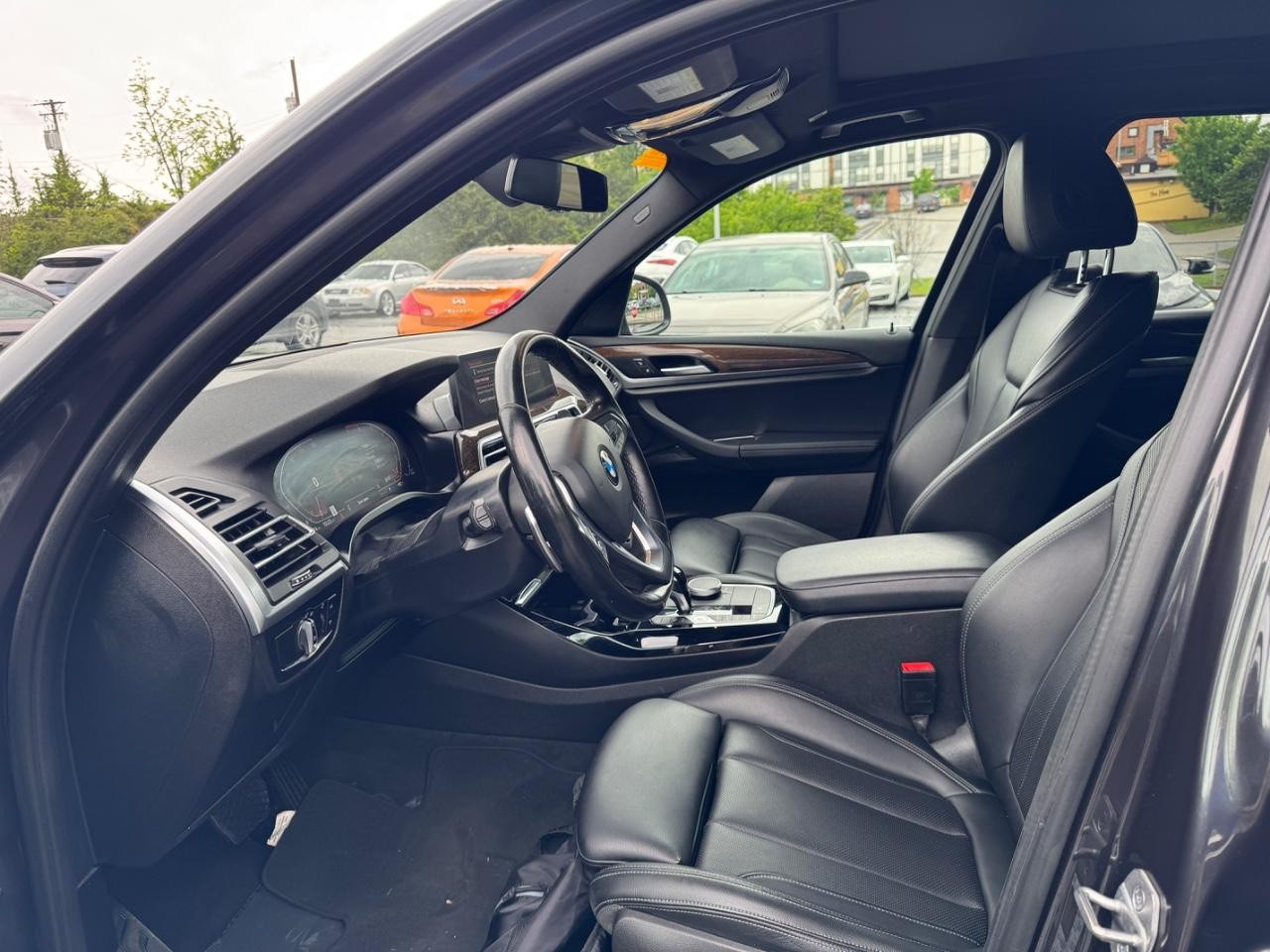 BMW X3 Vehicle Full-screen Gallery Image 13
