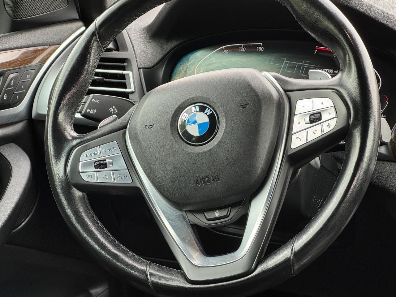 BMW X3 Vehicle Full-screen Gallery Image 14