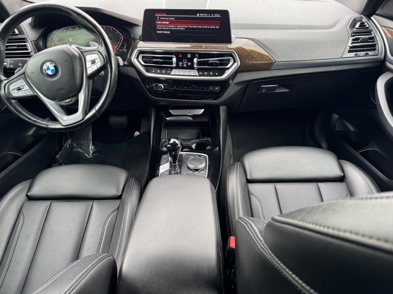 BMW X3 Vehicle Full-screen Gallery Image 15