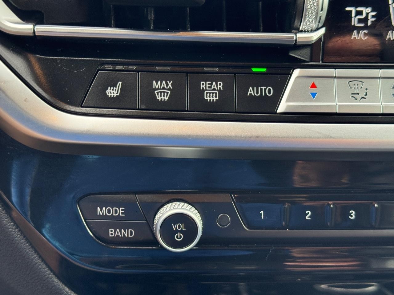 BMW X3 Vehicle Full-screen Gallery Image 27