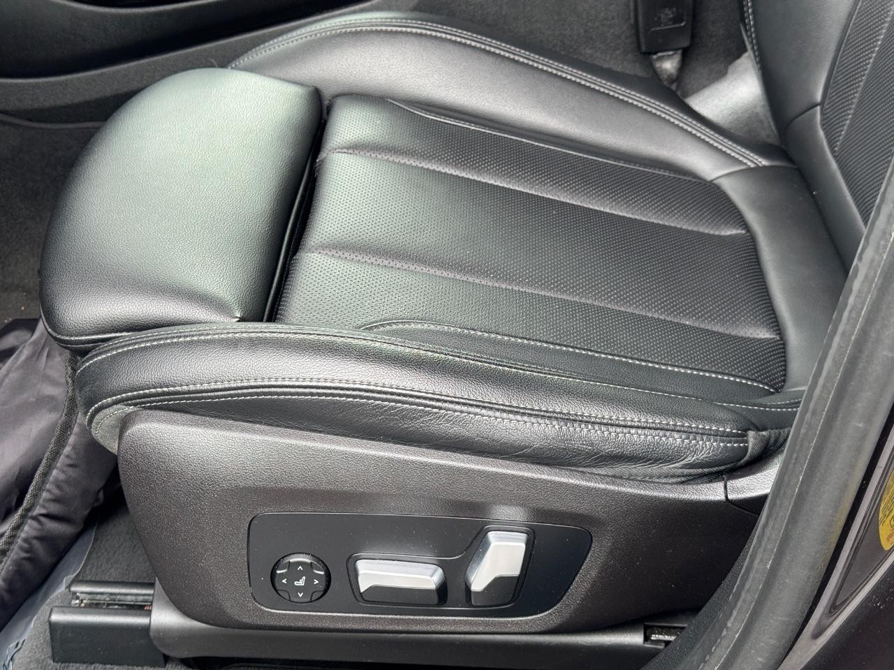 BMW X3 Vehicle Full-screen Gallery Image 30