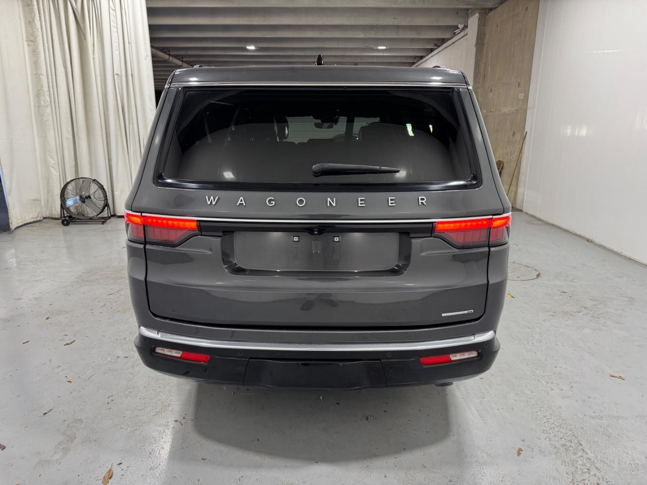 Jeep Wagoneer L Vehicle Full-screen Gallery Image 10