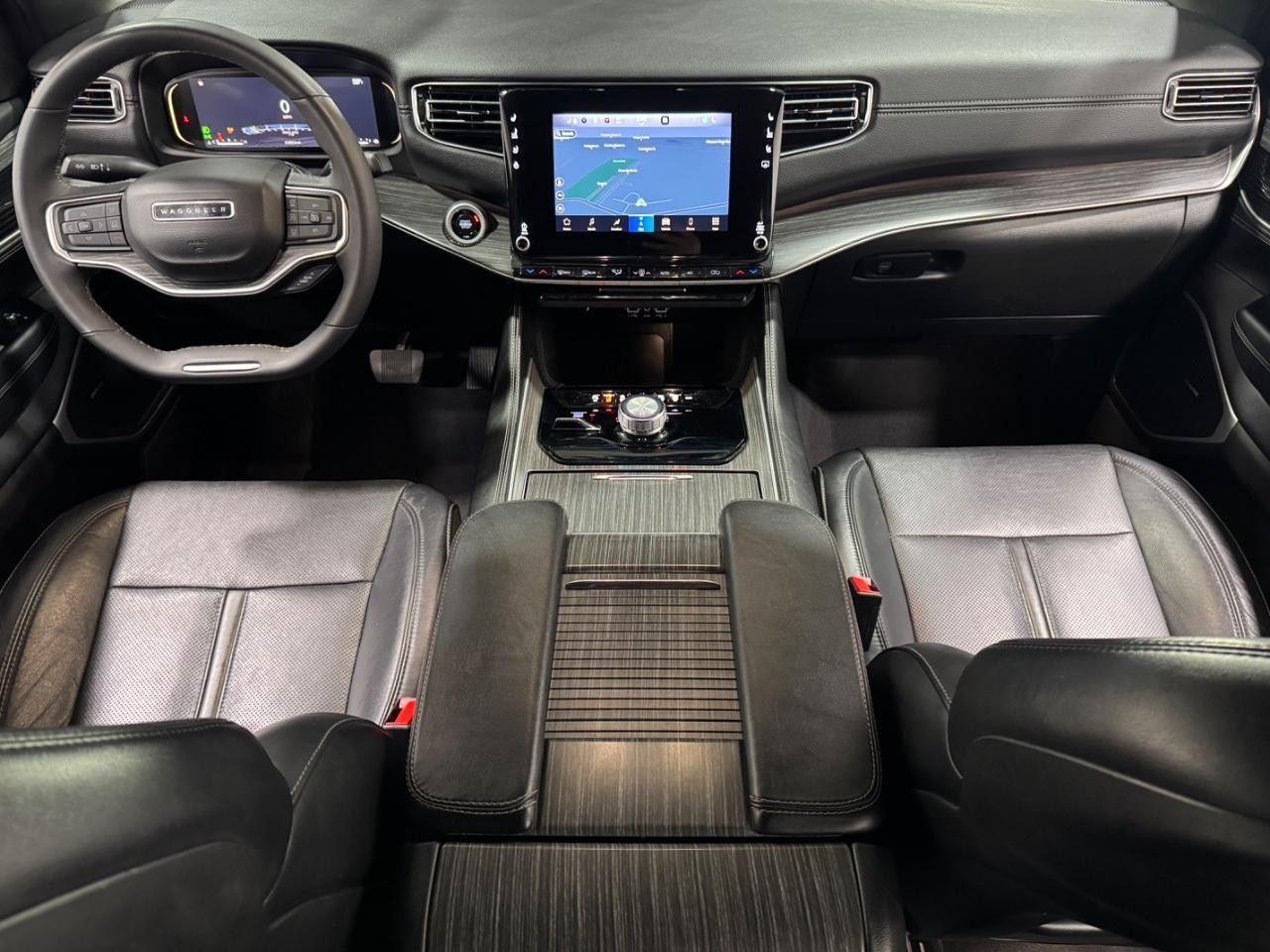Jeep Wagoneer L Vehicle Full-screen Gallery Image 14