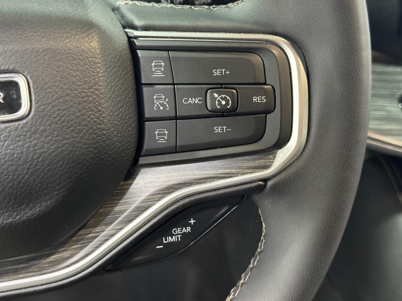 Jeep Wagoneer L Vehicle Full-screen Gallery Image 31