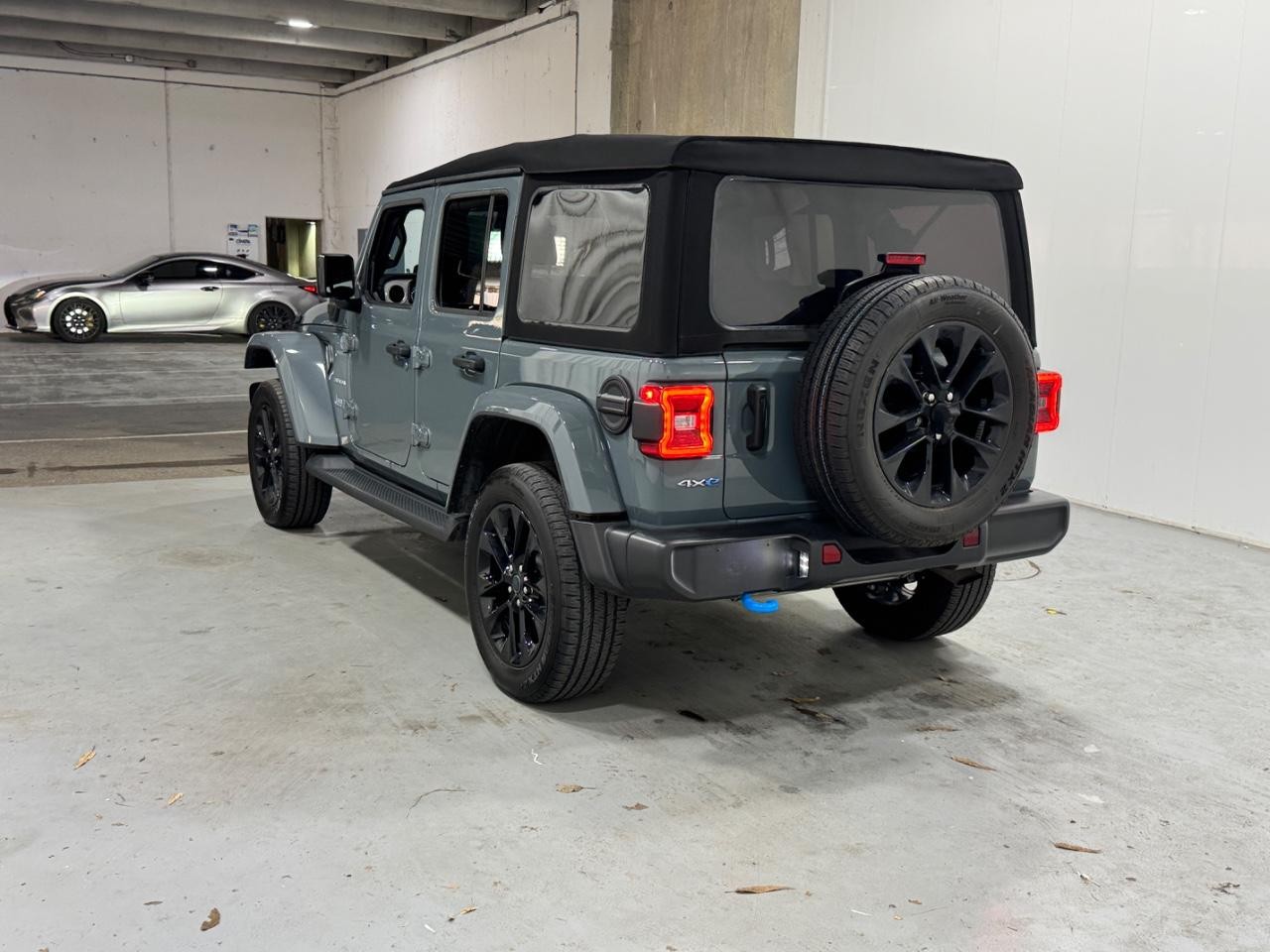 Jeep Wrangler 4xe Vehicle Full-screen Gallery Image 3
