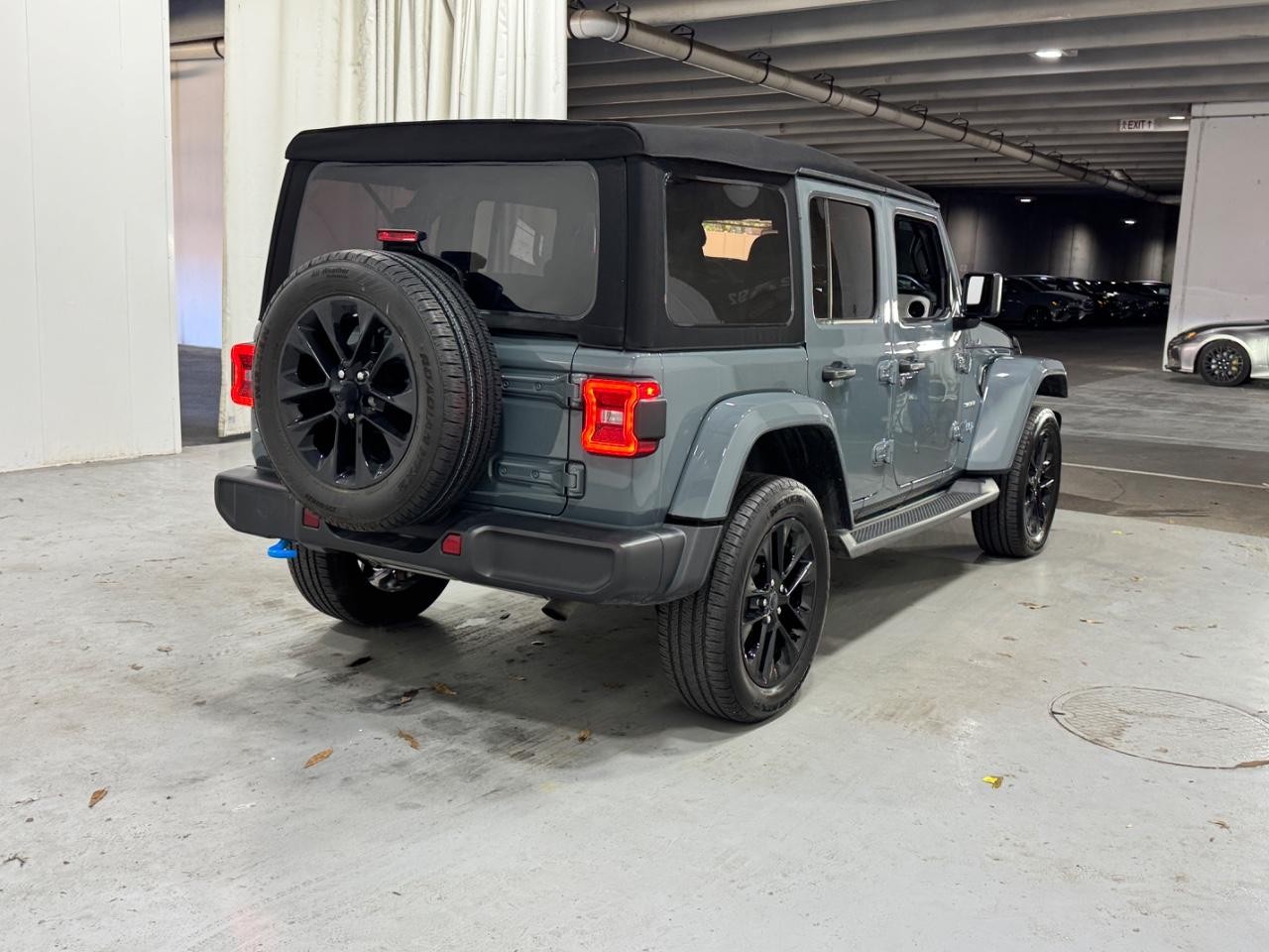Jeep Wrangler 4xe Vehicle Full-screen Gallery Image 4