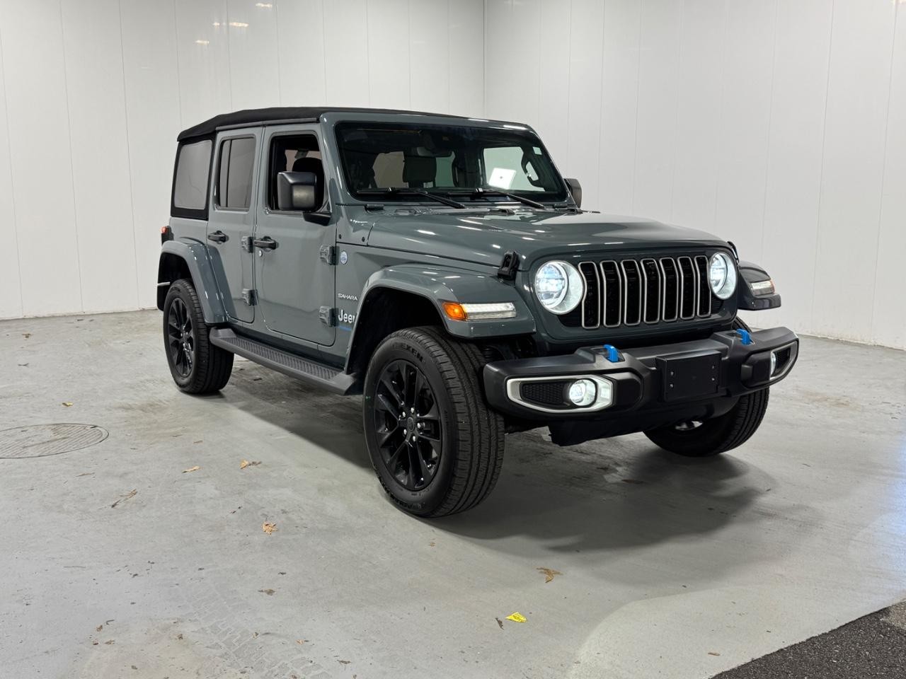 Jeep Wrangler 4xe Vehicle Full-screen Gallery Image 6