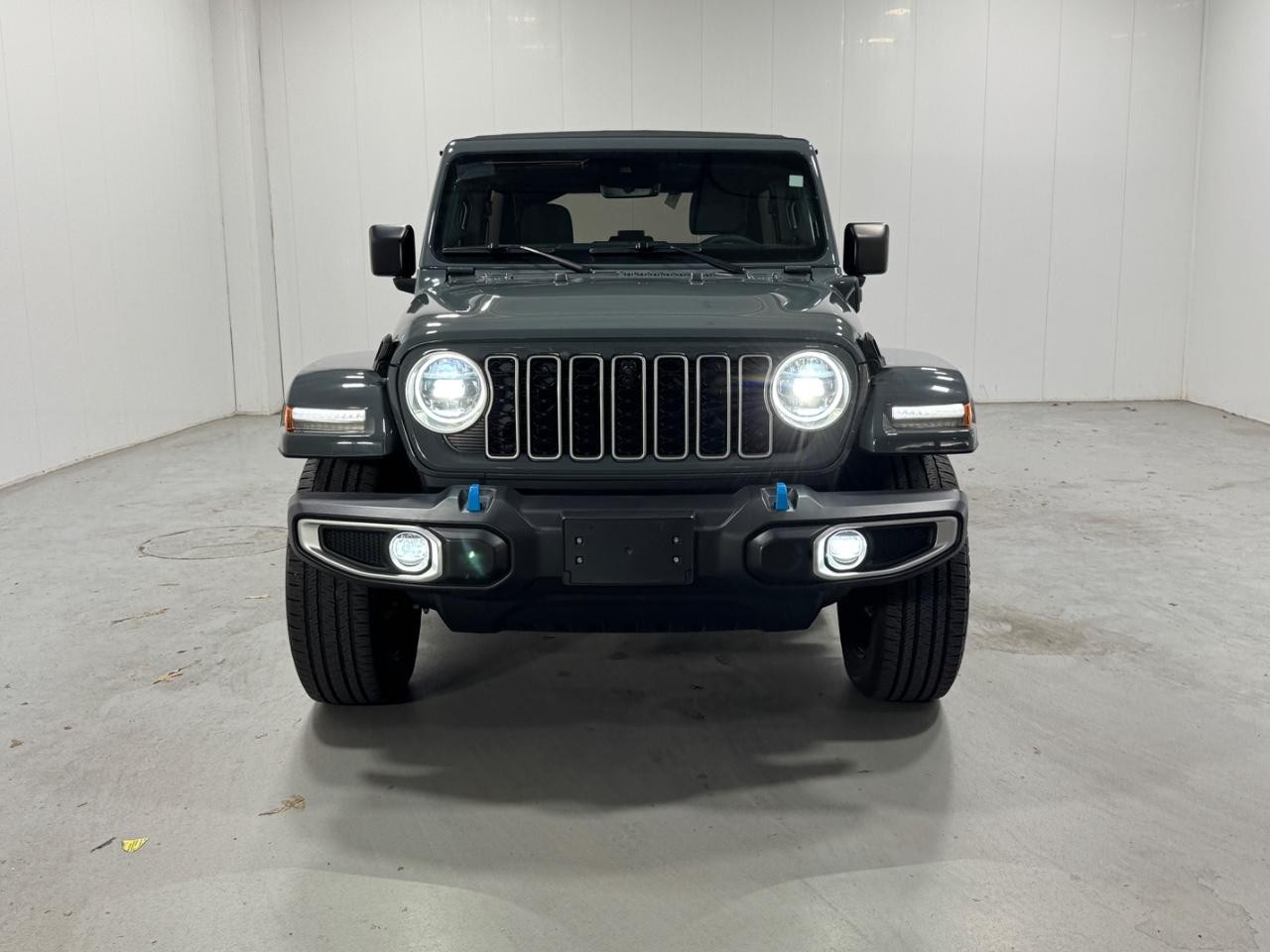 Jeep Wrangler 4xe Vehicle Full-screen Gallery Image 7