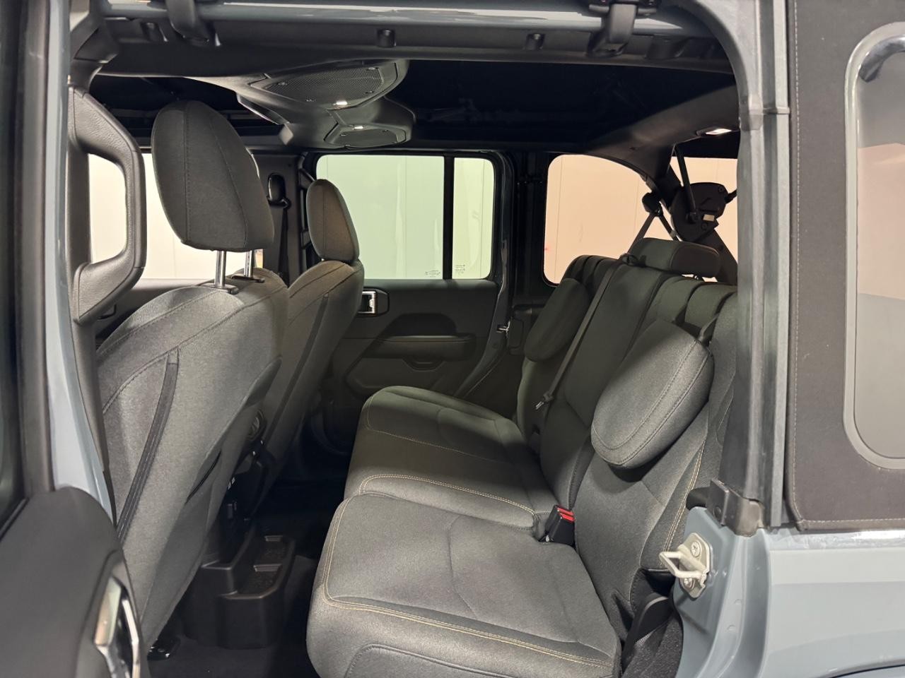 Jeep Wrangler 4xe Vehicle Full-screen Gallery Image 8