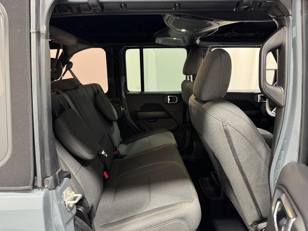 Jeep Wrangler 4xe Vehicle Full-screen Gallery Image 10
