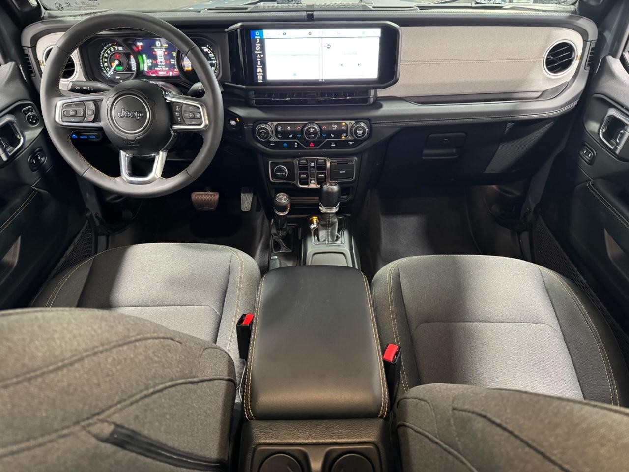 Jeep Wrangler 4xe Vehicle Full-screen Gallery Image 11