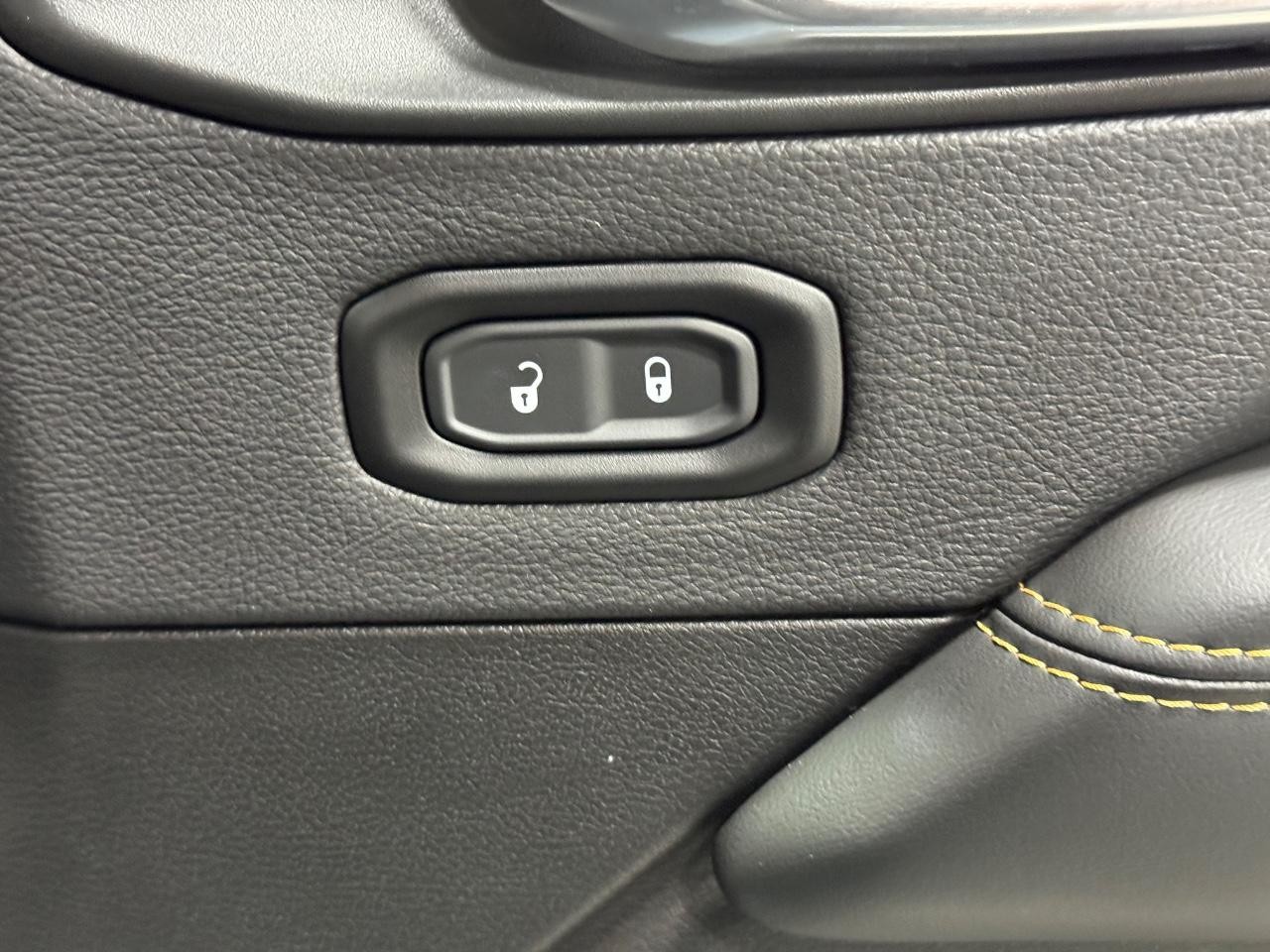 Jeep Wrangler 4xe Vehicle Full-screen Gallery Image 21