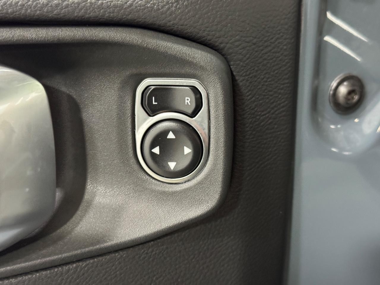 Jeep Wrangler 4xe Vehicle Full-screen Gallery Image 22
