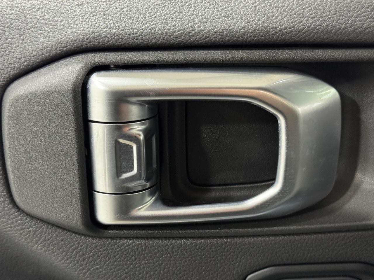 Jeep Wrangler 4xe Vehicle Full-screen Gallery Image 23
