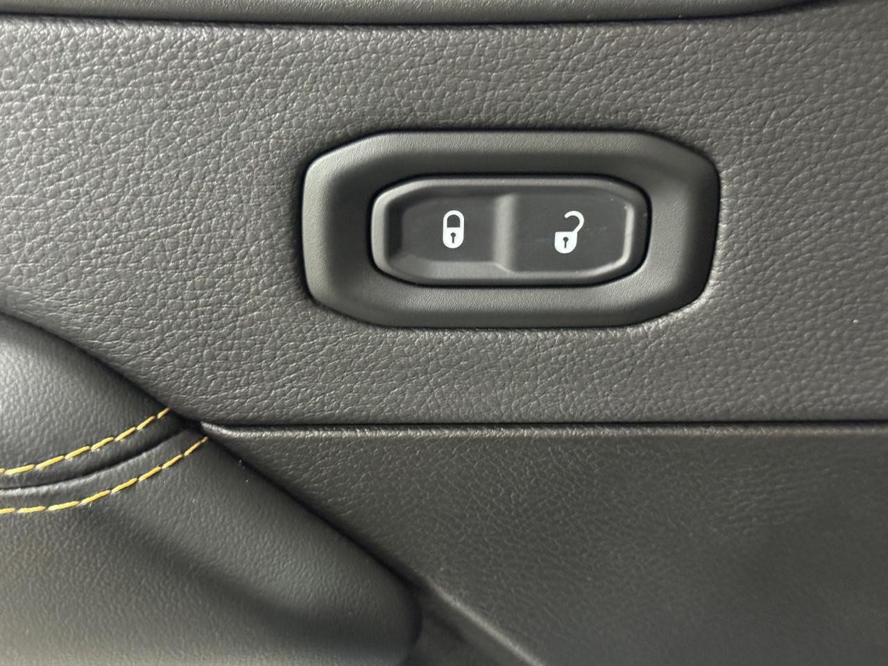Jeep Wrangler 4xe Vehicle Full-screen Gallery Image 24